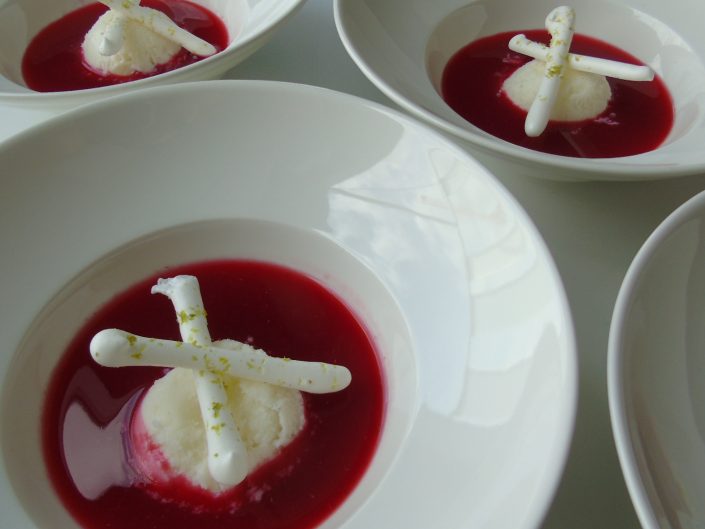 glace yaourt coulis verveine framboises